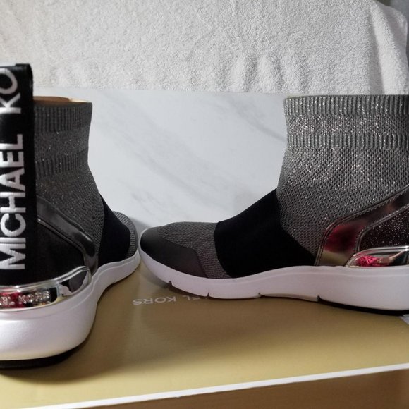 Michael Kors Sterling Bootie NIB Sz 7.5 - Picture 4 of 10